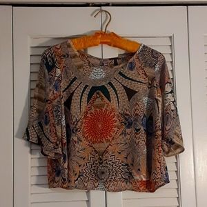 Women's NWOT beautiful flowy short sleeves cropped party blouse